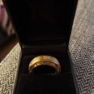 14 carat gold lattice style ladies ring size 8